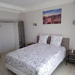 Cosy, Equipe, Wi-fi Proche Clinique Saint-pierre Проживание в семье