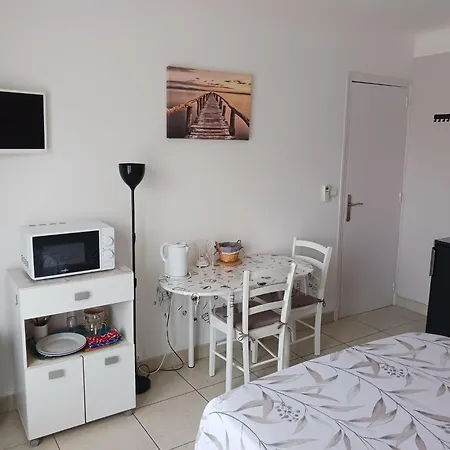 Chambre Privee Climatisee Chez Particulier, Wifi Homestay