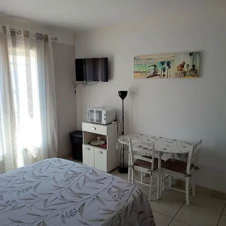 Studio Meuble Cosy Proche Clinique St Pierre, Wifi, A 10 Minutes De La Plage,