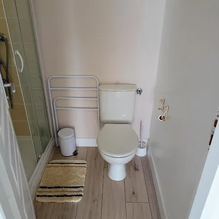 Rum i privatbostad Meuble, Wifi A 10 Minutes De La Plage, Linge Fourni *