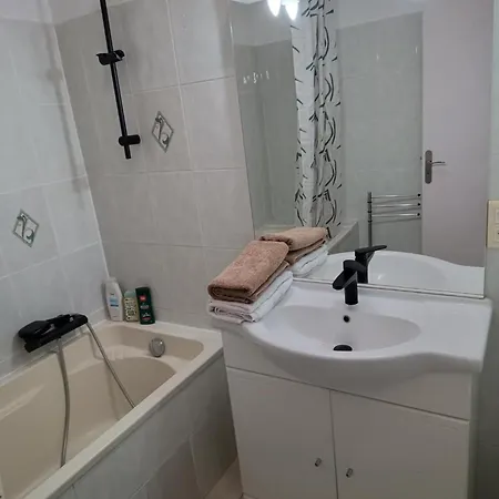 Studio Meuble Cosy Proche Clinique St Pierre, Wifi, A 10 Minutes De La Plage, *